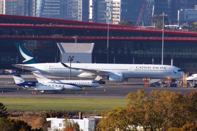 Airbus A350-1000 (B-LXM) - Cathay Pacific A350-1000 resting on the ramp next to a couple of sharp looking Biz Jets on 10/22/22. 