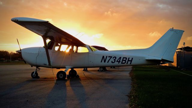 Cessna Skyhawk (N734BH)