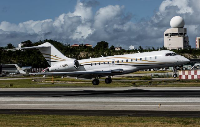 Bombardier Global Express (G-OUEG)