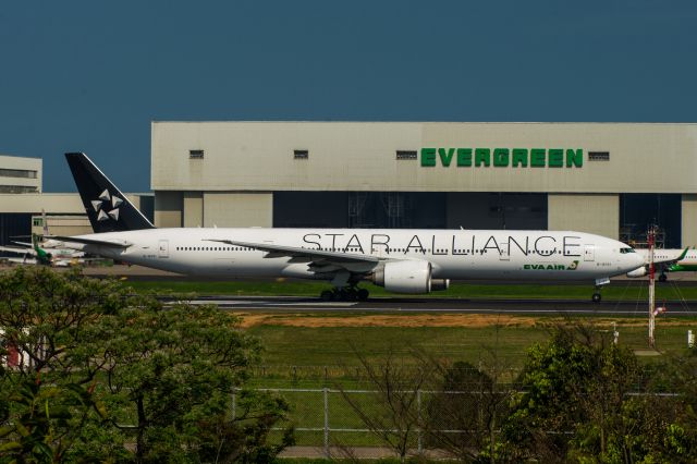 Boeing 747-400 (B-16701)