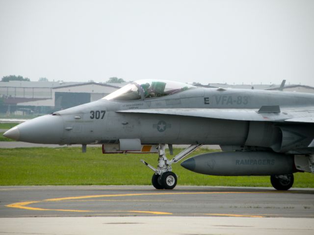 McDonnell Douglas FA-18 Hornet (16-5202)