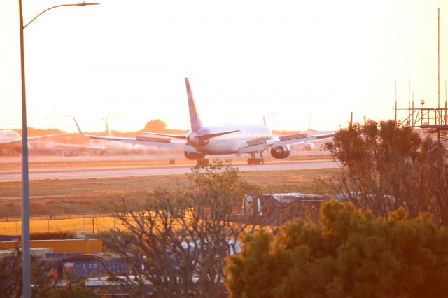 BOEING 767-300 (D-ABUK)