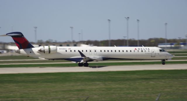 Canadair Regional Jet CRJ-900 (N133EV)