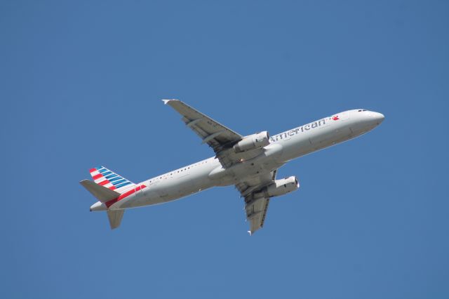 Airbus A321 (N923US) - A321 off to Philadelphia!