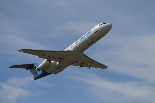 Fokker 100 (VH-SFW)