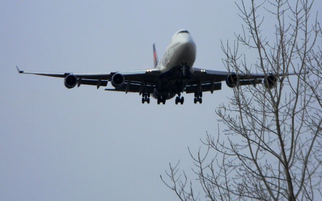 Boeing 747-400 (N675NW) - Delta 158, Landing Detroit, Runway 4R, March 19, 2015