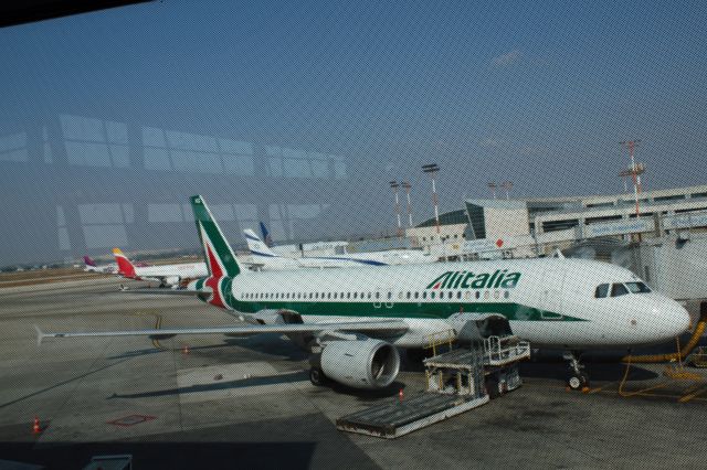 Airbus A320 (EI-IKG) - Alitalia A320, Together with Iberia A320, EL AL 737, Wizz Air A320 and United 777