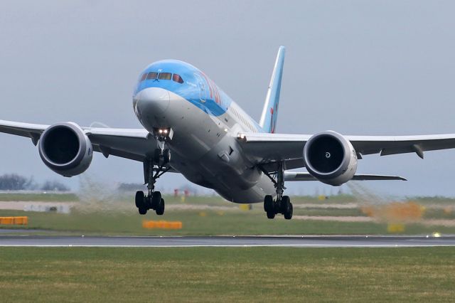 Boeing 787-8 (G-TUII) - A short roll for the flight up to Newcastle before continuing to Bridgetown in Barbados as TOM168.