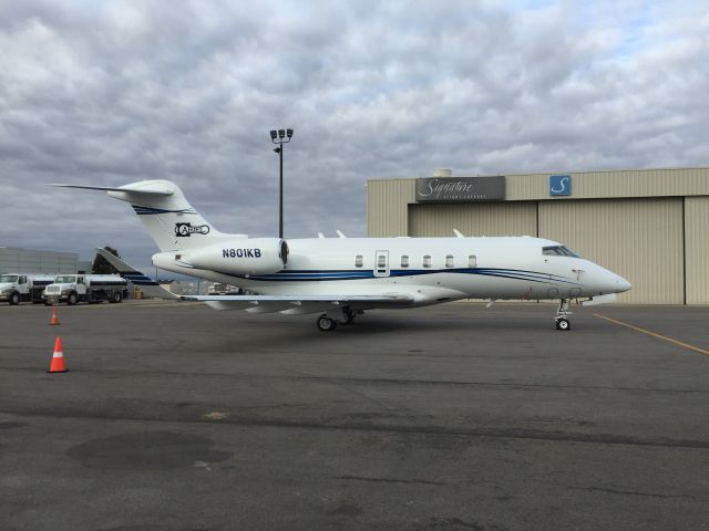 Bombardier Challenger 300 (N801KB)