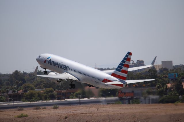 Boeing 737-800 (N960NN)