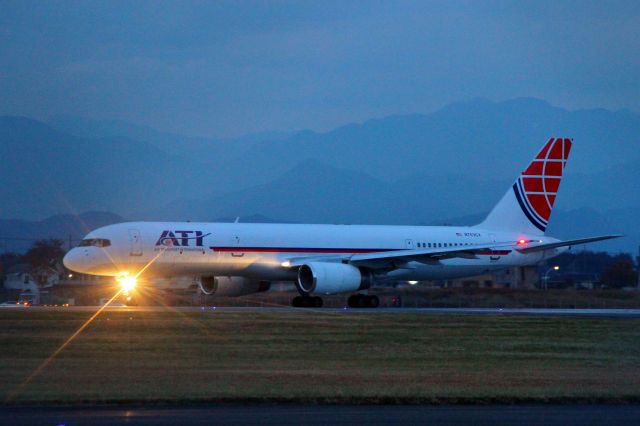 Boeing 757-200 (N753CX) - (25/11/2013)