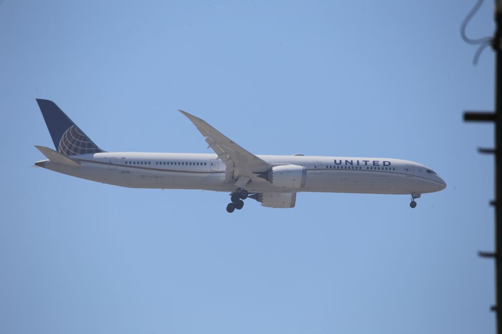 BOEING 787-10 Dreamliner (N17002)