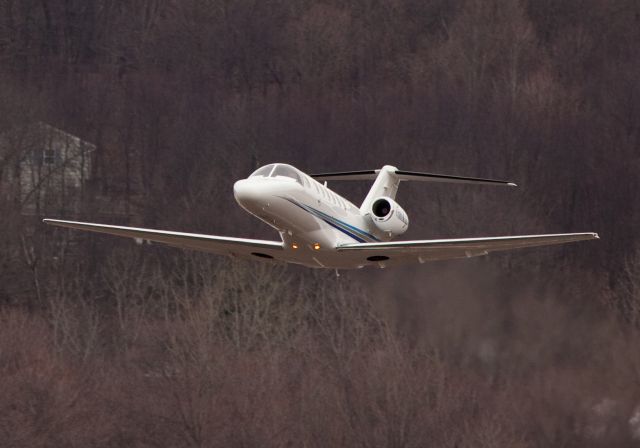 Cessna Citation CJ2+ (N971TB) - One of RELIANT AIRs CJ2. They have the lowest fuel price on the Danbury (KDXR) airport!