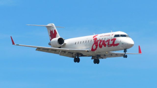 Canadair Regional Jet CRJ-200 (C-GJZZ)