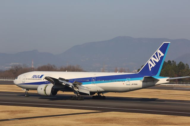 Boeing 777-200 (JA702A)