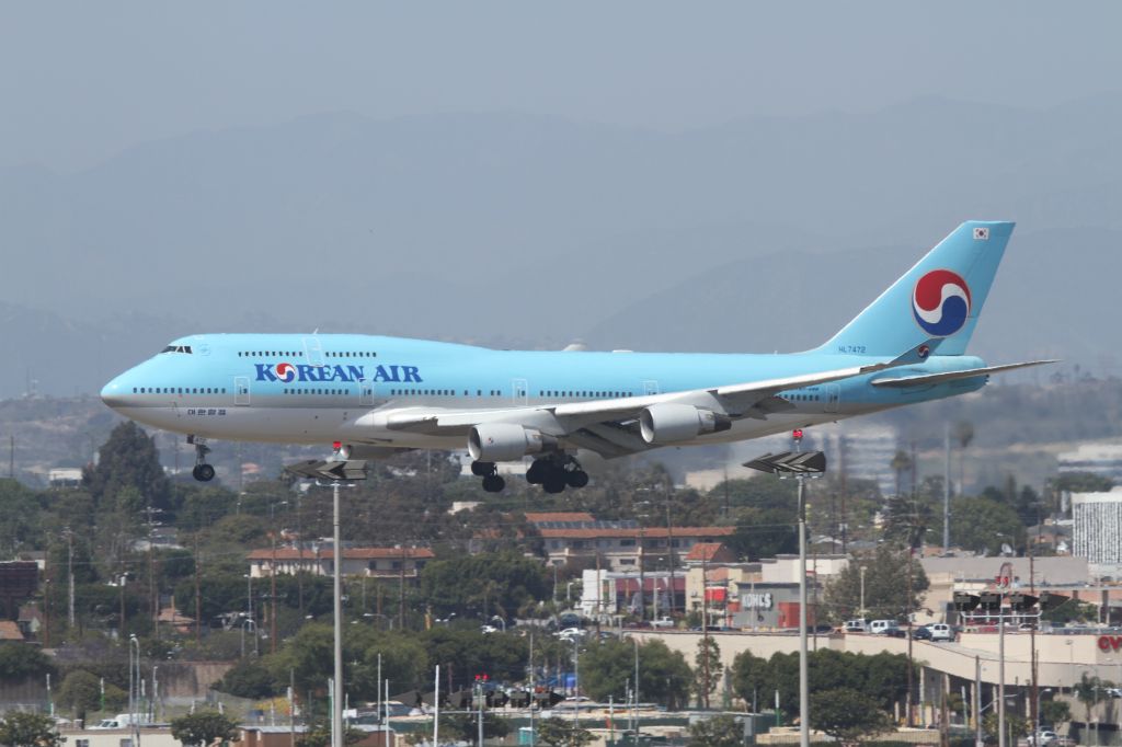 Boeing 747-400 (HL7472)