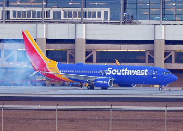 Boeing 737-800 (N8644C)