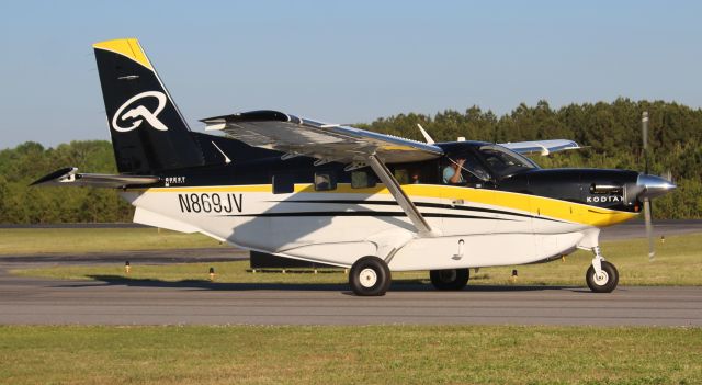 Quest Kodiak (N869JV) - A 2015 model Quest Kodiak 100 taxiing at Boswell Field, Talladega Municipal Airport, AL, after the NASCAR GEICO 500 race at Talladega Super Speedway - April 25, 2021.