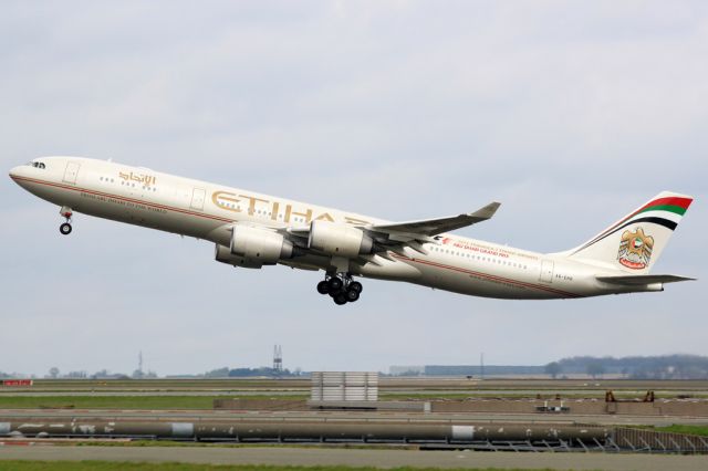 Airbus A330-300 (A6-EHD)