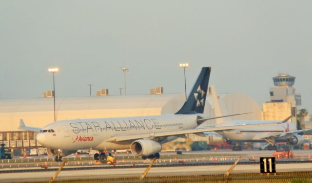 Airbus A330-200 (N280AV)