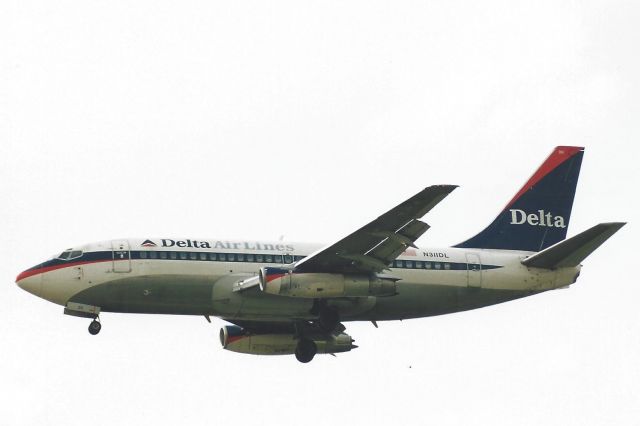 Boeing 737-200 (N378DL)