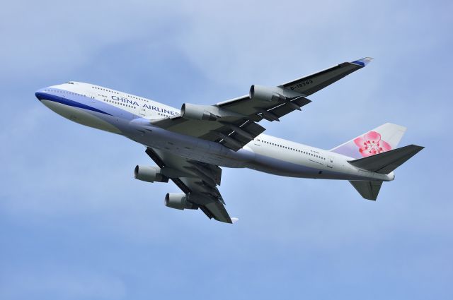 Boeing 747-400 (B-18203)