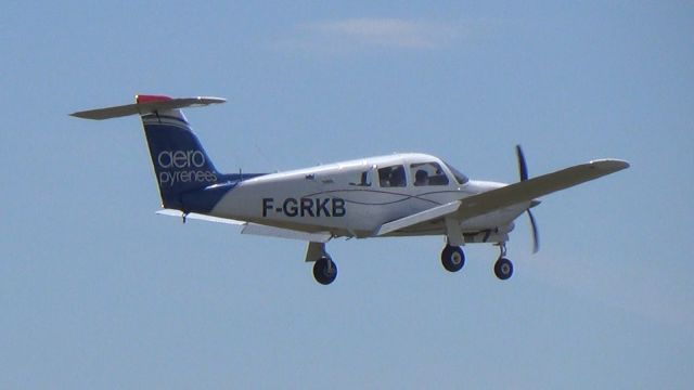 Piper Cherokee (F-GRKB)