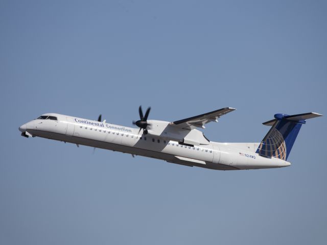 de Havilland Dash 8-400 (N214WQ)