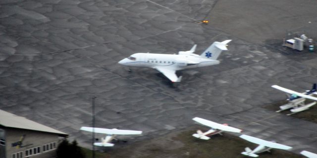 Canadair Challenger (C-GURG) - QUE10 - MÉDÉVAC de passage à CYEY, le 25 octobre 2014