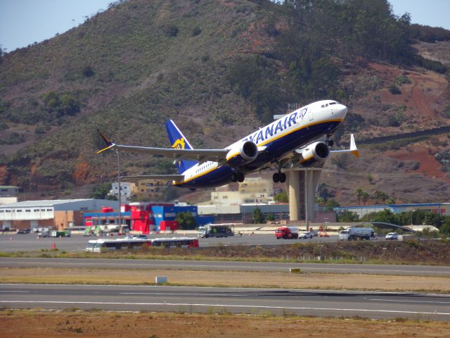 Boeing 737-700 (EI-IGK)
