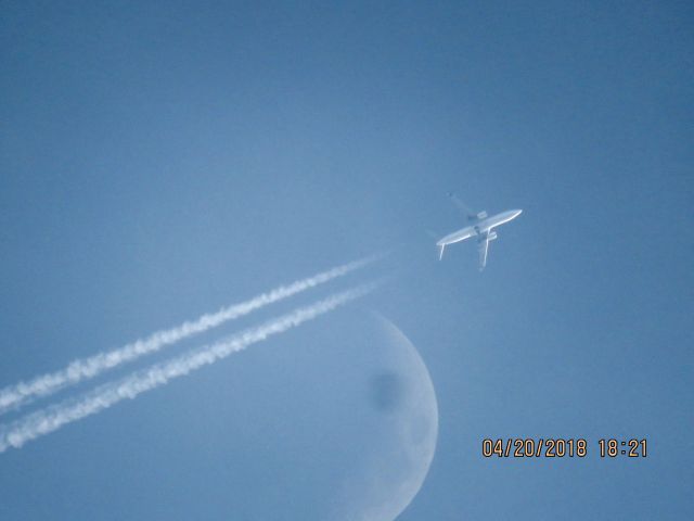 Boeing 737-800 (C-FCSX)