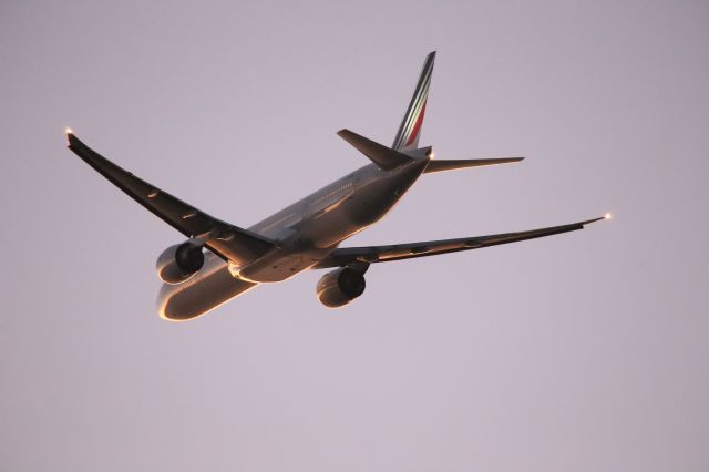 BOEING 777-300ER (F-GSQA)