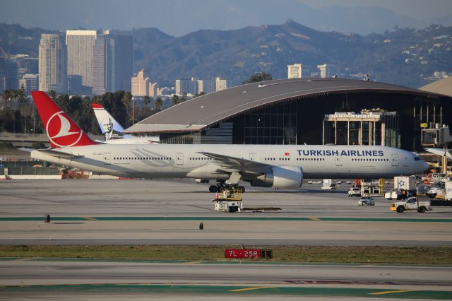 BOEING 777-300ER (TC-JJJ)