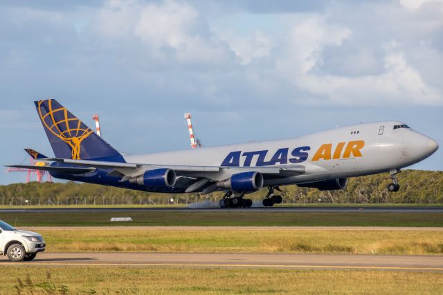 Boeing 747-400 (N477MC)