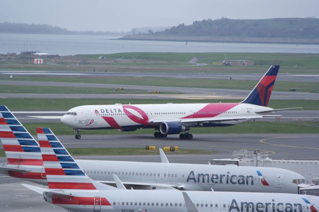 BOEING 767-400 (N845MH)