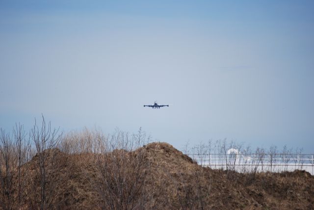 N747 — - I could tell it was a 747 by its size, so I zoomed in and snapped. Their landing at RWY 22R.