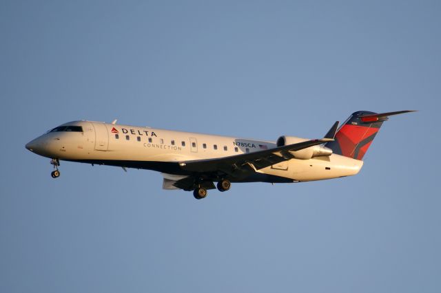 Canadair Regional Jet CRJ-100 (N785CA)