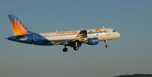 Airbus A320 (N215NV) - Early evening short final for this 2000 allegiant Airbus 320-214 from the Spring of 2022.