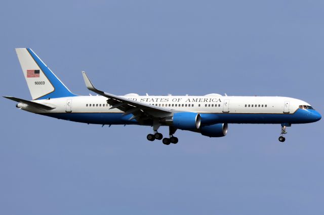 Boeing 757-200 (99-0003)