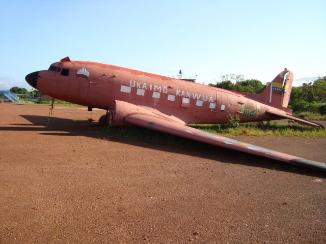 Douglas DC-3 —