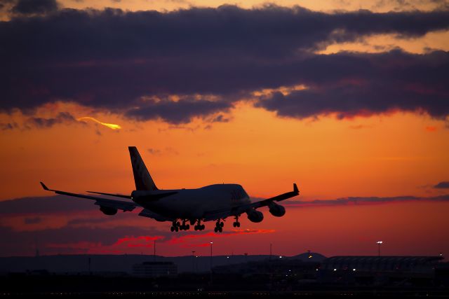 Boeing 747-400 (ER-BBC) - Sunset time in LHBP.