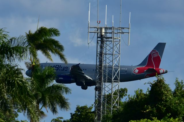 Airbus A320 (N605JB)