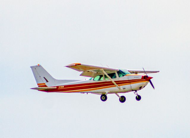 Cessna Skyhawk (N738QB)