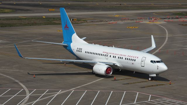 Boeing 737-700 (B-5818)