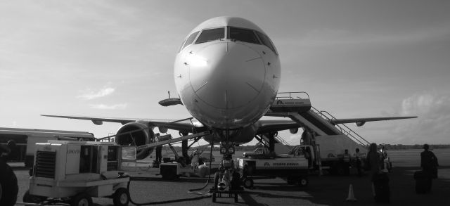 Boeing 757-200 (N652DL)