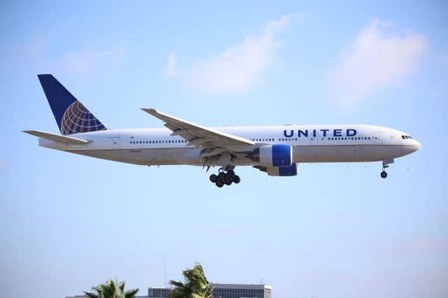 Boeing 777-200 (N224UA)
