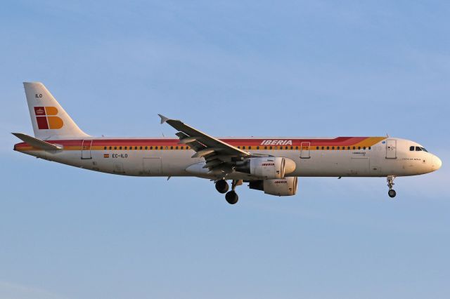 Airbus A321 (EC-ILO)