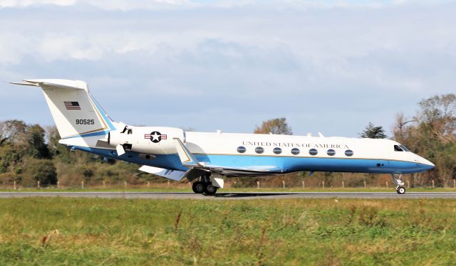 09-0525 — - "sam721" usaf c-37b 09-0525 landing at shannon 2/10/20.