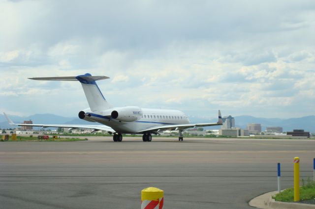 Bombardier Global Express (N881WT) - Departing to KSAN