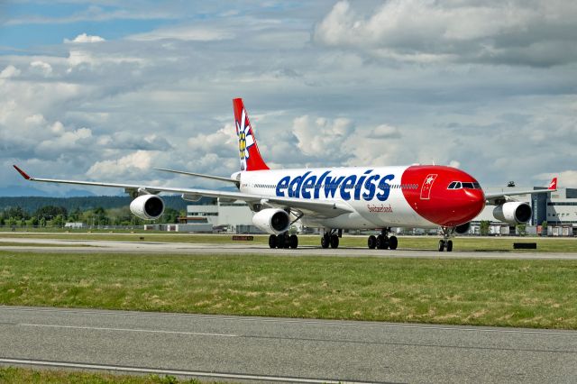 Airbus A340-300 (HB-JME)